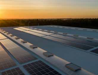 Commercial rooftop solar panels generating clean energy at sunrise, showing Energy On’s Solar Assessment and Benefits Report for embedded and non-embedded network buildings.